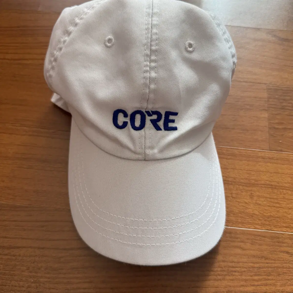 화이트 CORE 캡모자